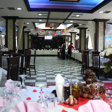 Bar Restaurant America 4* Kukes