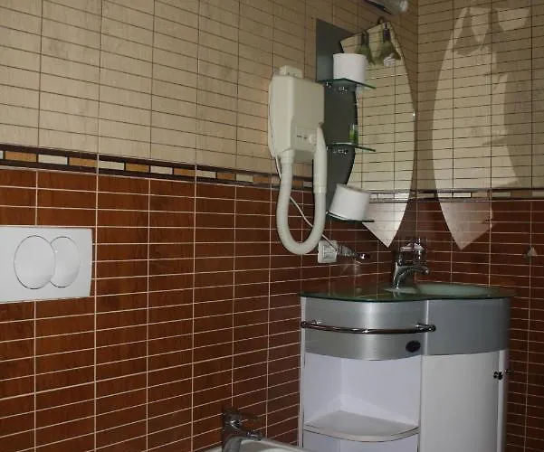 Bar Restaurant America 4* Kukes